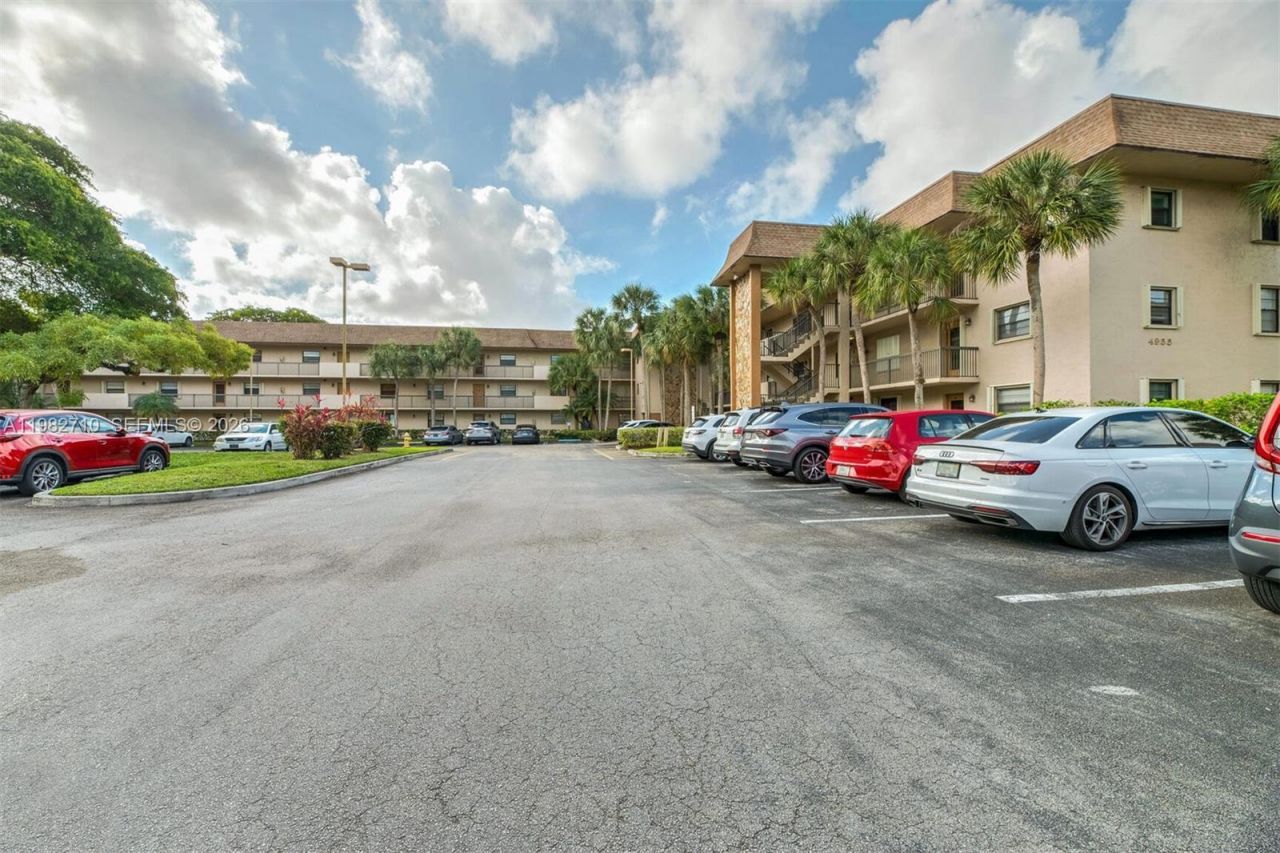 4955 E Sabal Palm Blvd, Unit 305, Tamarac, FL 33319 Photo
