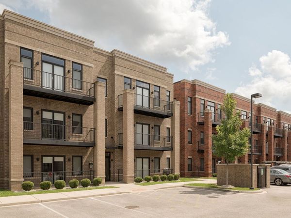 8465 GRAND Avenue , Unit 302, River Grove, IL 60171