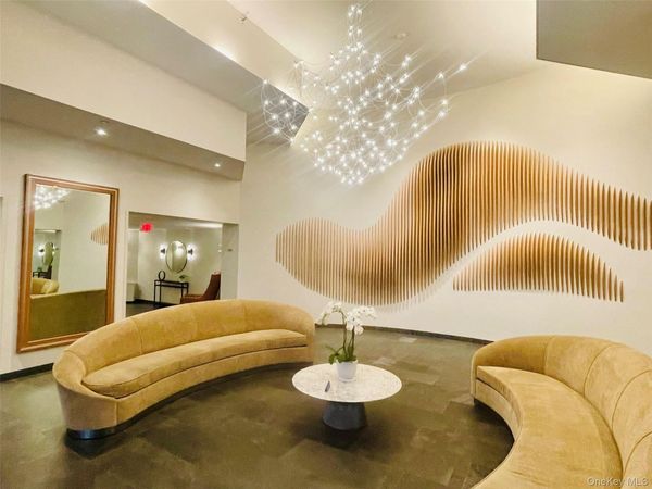 10 Stewart Pl , Unit 2GE, White Plains, NY 10603