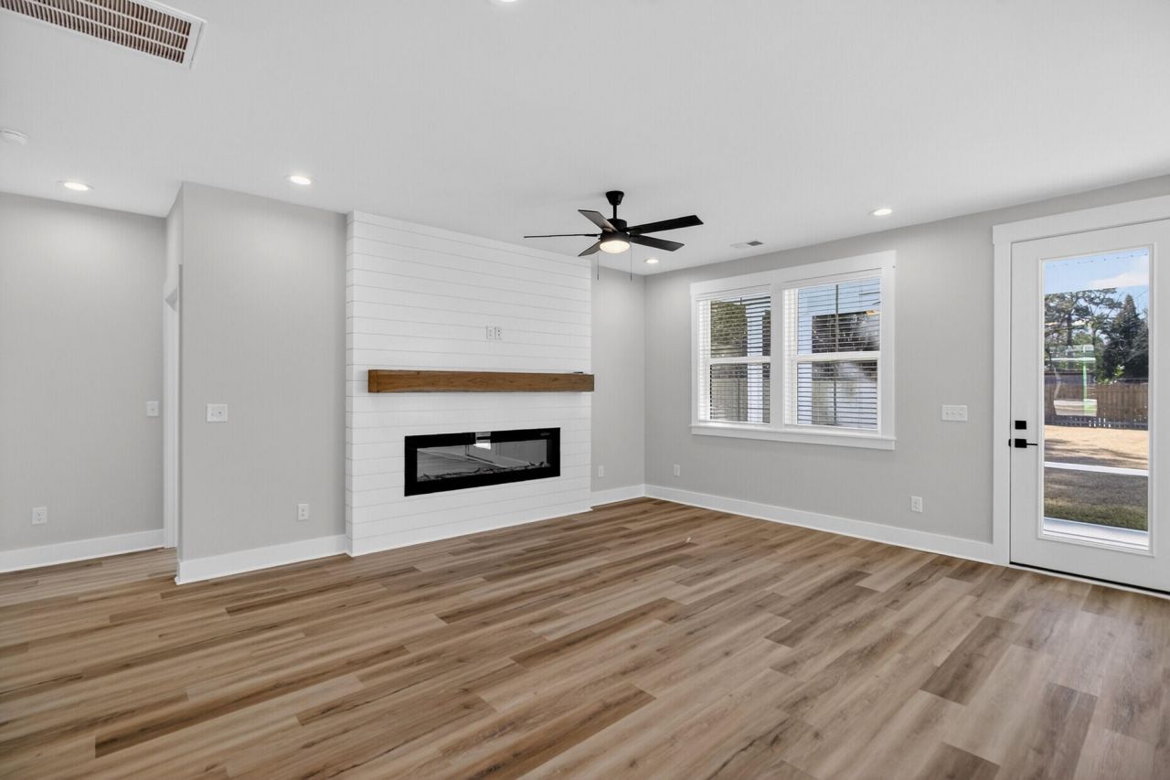 205 Garbon Drive Photo 7