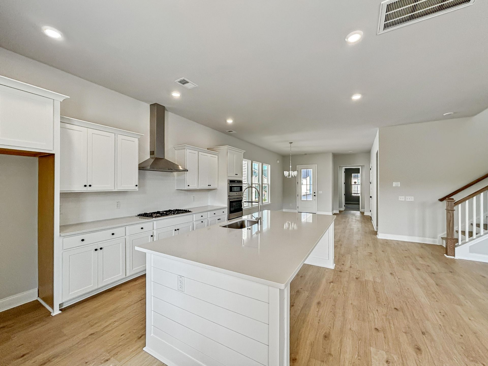 207 Threaded Fern Street Photo 8