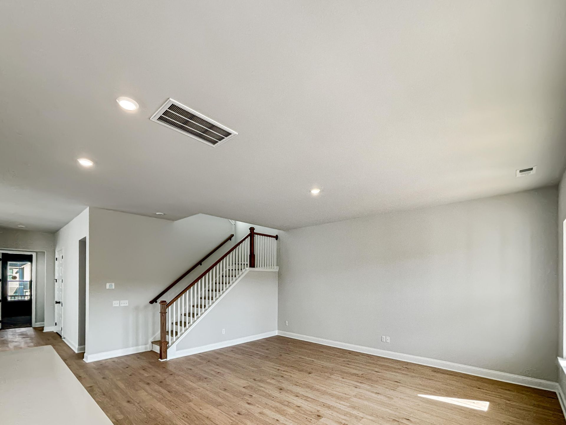 207 Threaded Fern Street Photo 9