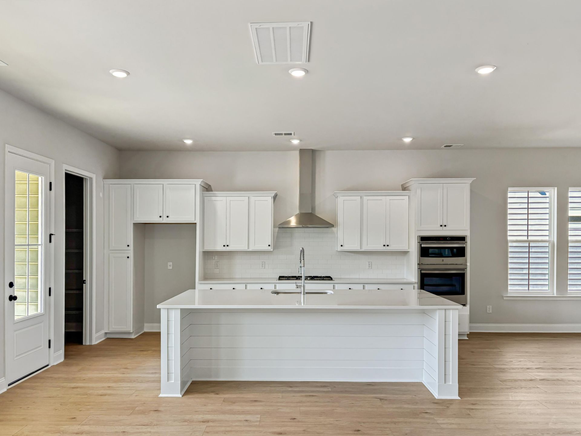 207 Threaded Fern Street Photo 9