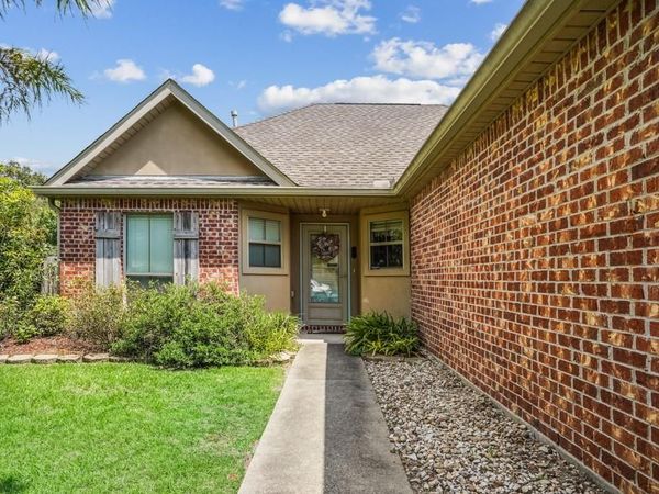 551 DAYBREAK Drive, Ponchatoula, LA 70454