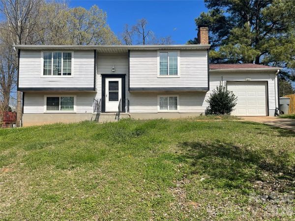 1221 Farmfield Lane , Charlotte, NC 28213