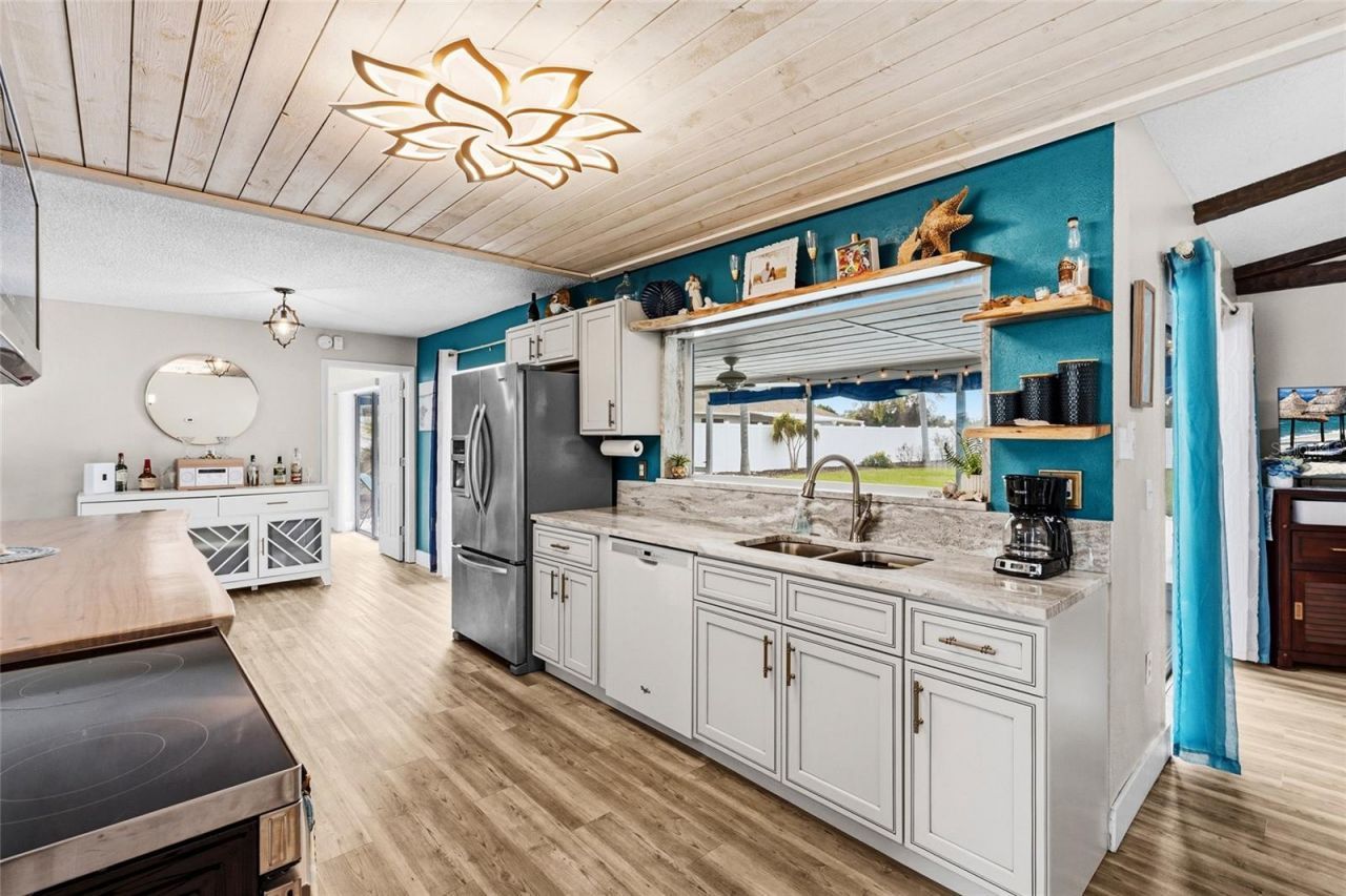 7320 Meadowbrook Drive , Sarasota, FL 34243 Photo