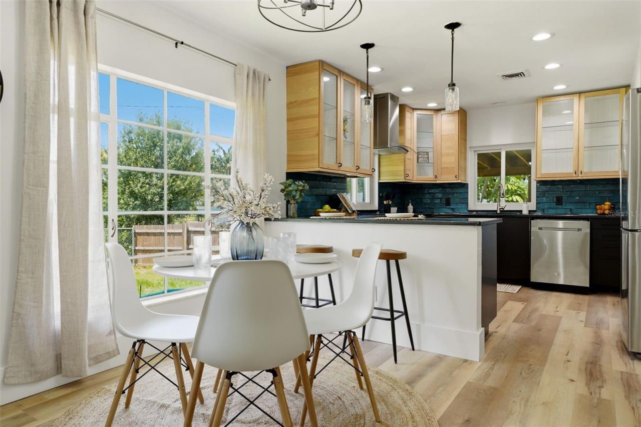 418 Edwards Drive, Sarasota, FL 34243 Photo