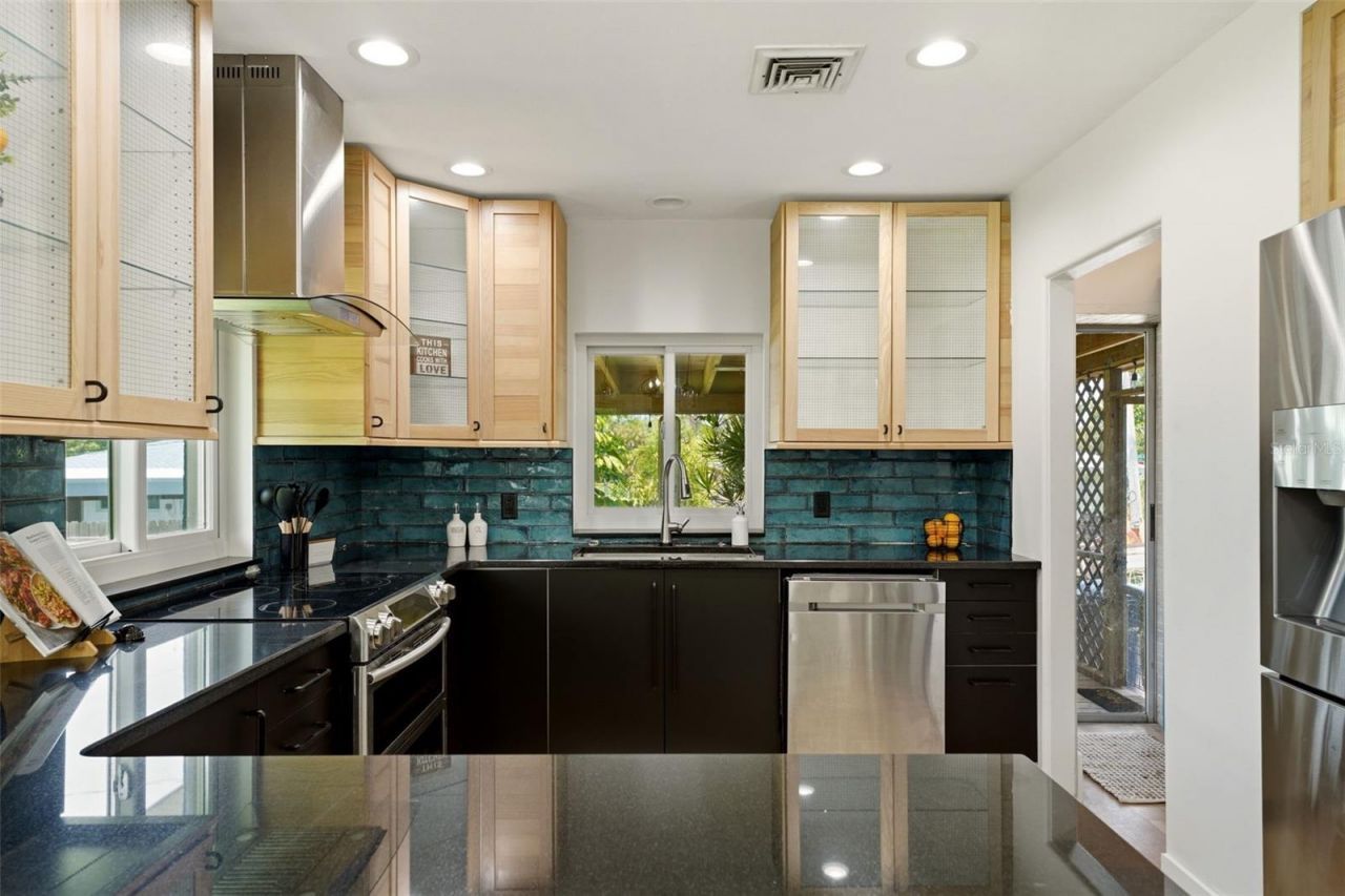 418 Edwards Drive, Sarasota, FL 34243 Photo