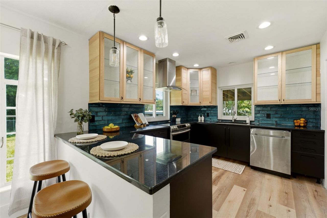 418 Edwards Drive, Sarasota, FL 34243 Photo