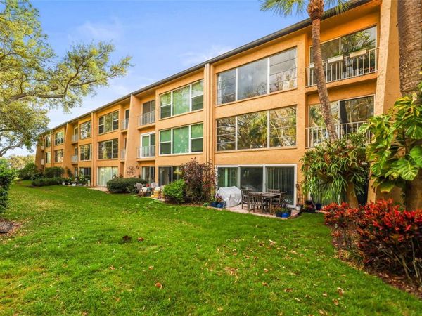 225 COUNTRY CLUB DRIVE , Unit D237, LARGO, FL 33771