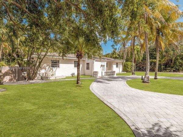 11801 NE 11th Ave, Biscayne Park, FL 33161