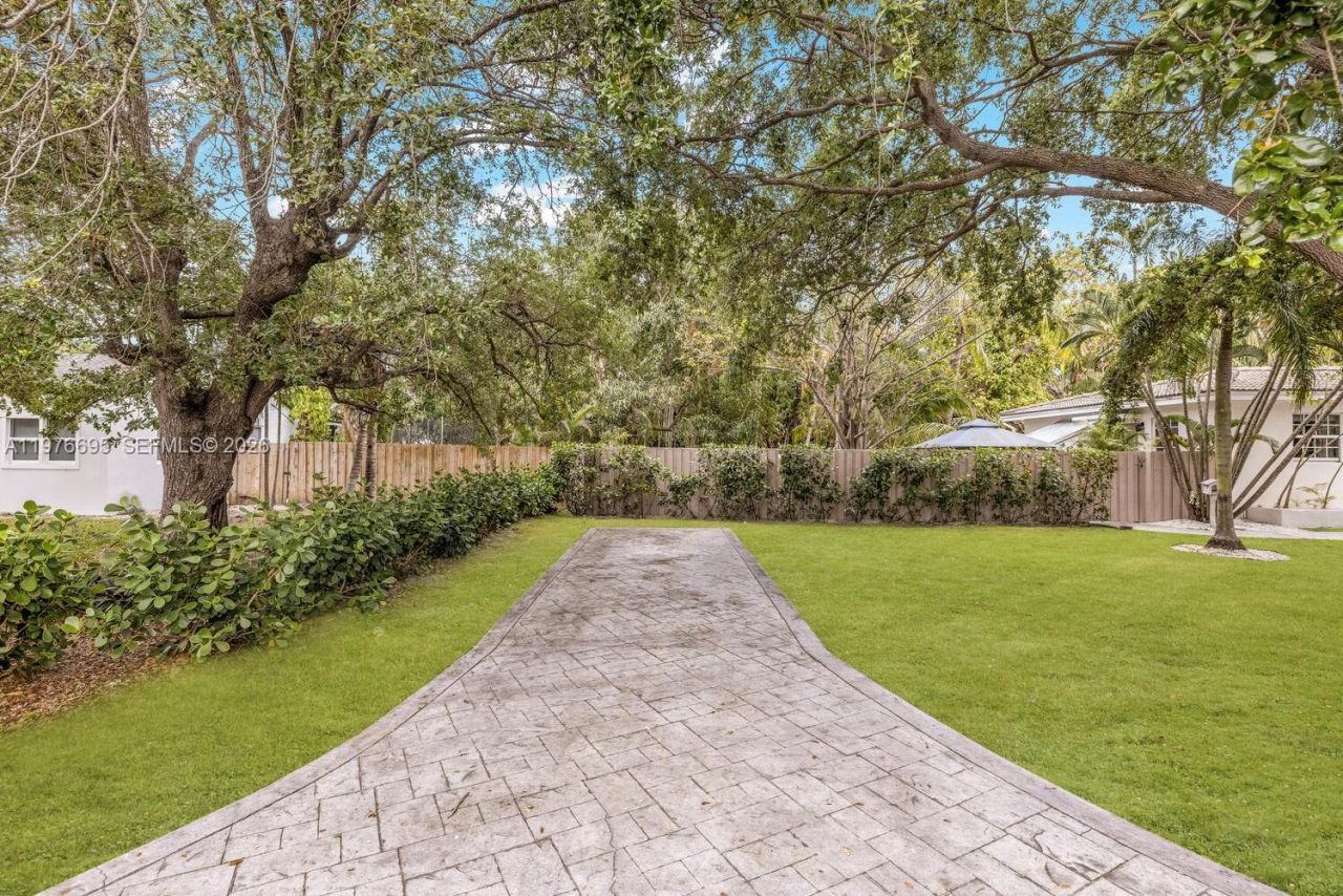 11801 NE 11th Ave, Biscayne Park, FL 33161 Photo