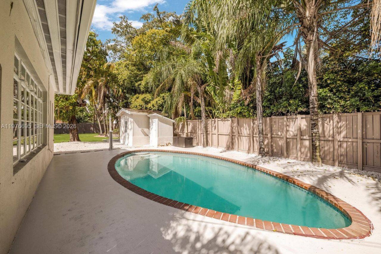 11801 NE 11th Ave, Biscayne Park, FL 33161 Photo