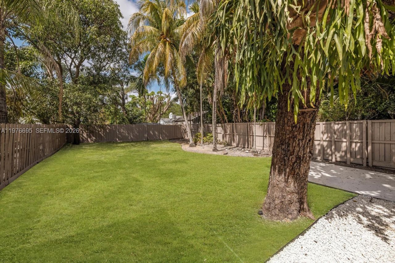 11801 NE 11th Ave, Biscayne Park, FL 33161 Photo