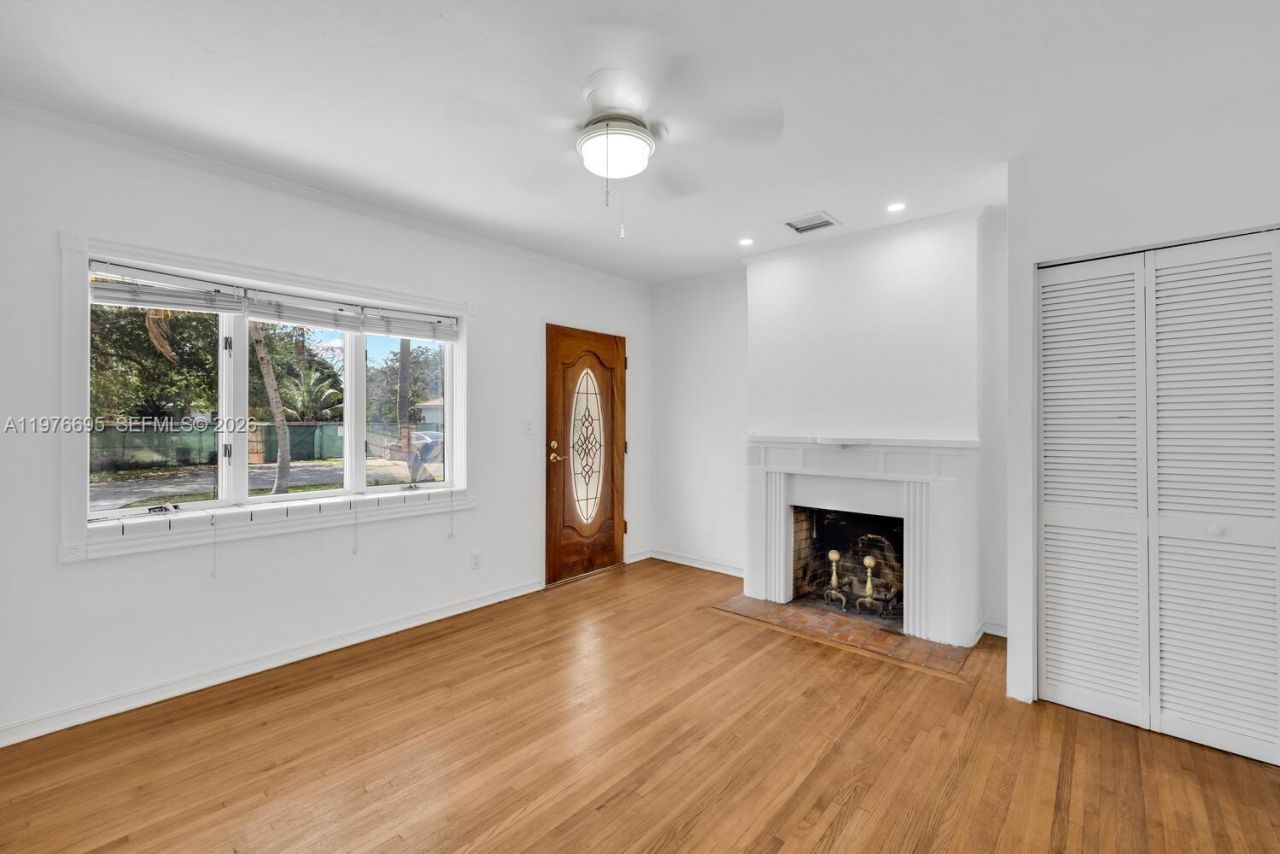 11801 NE 11th Ave, Biscayne Park, FL 33161 Photo