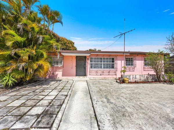 3853 NW 209th St , Miami Gardens, FL 33055