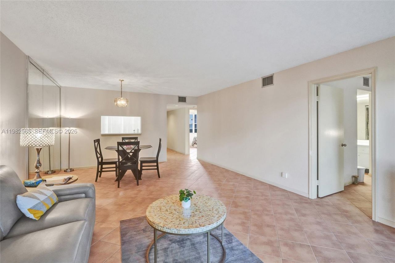 1110 SW 125th Ave, Unit 209M, Pembroke Pines, FL 33027 Photo