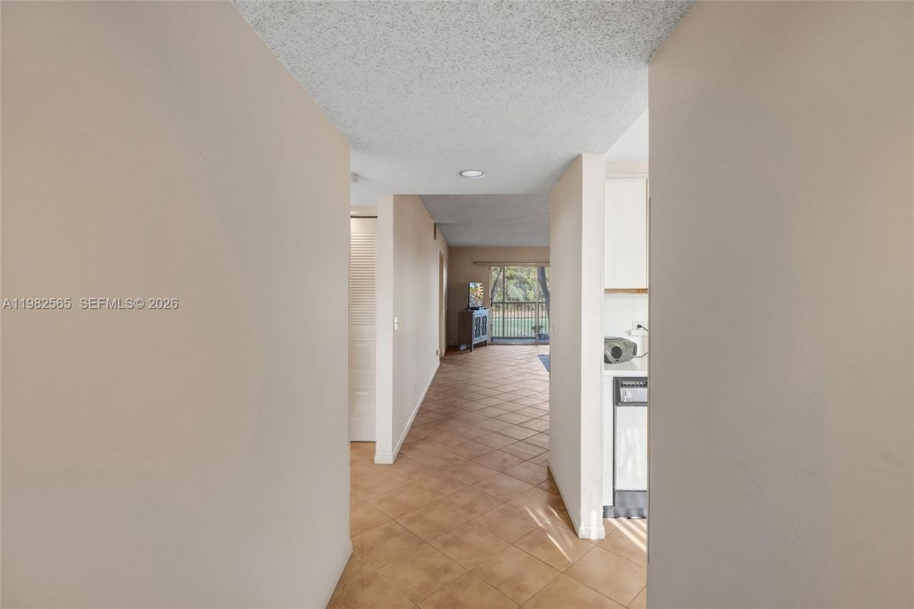 1110 SW 125th Ave, Unit 209M, Pembroke Pines, FL 33027 Photo