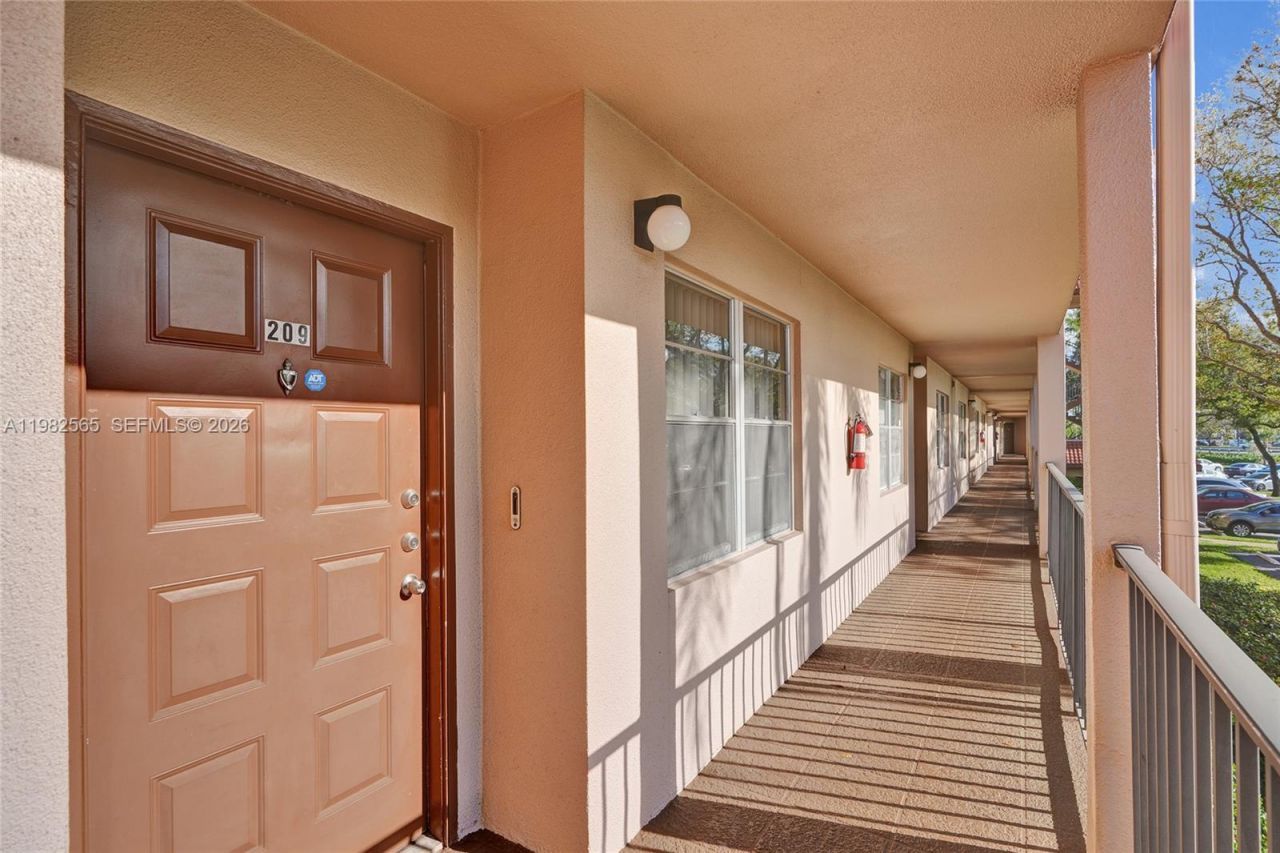 1110 SW 125th Ave, Unit 209M, Pembroke Pines, FL 33027 Photo