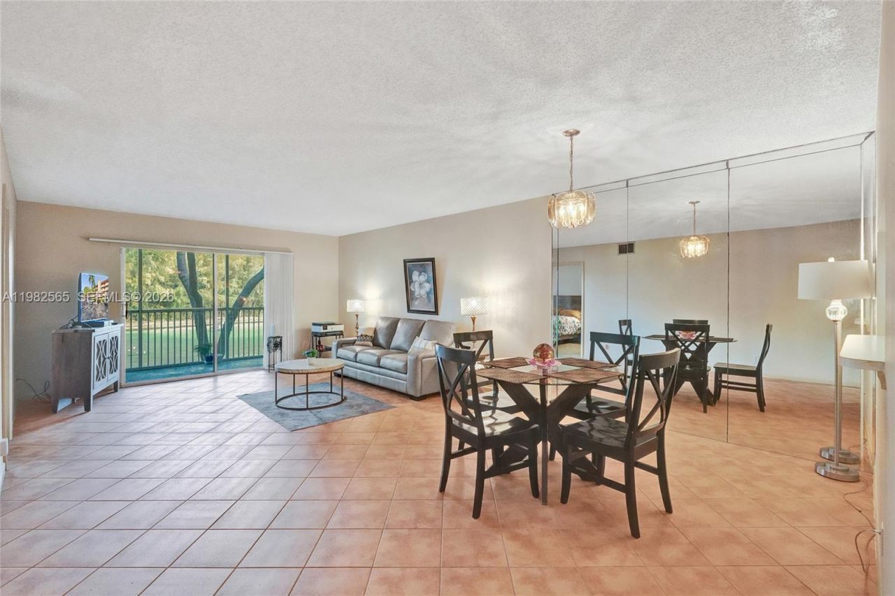 1110 SW 125th Ave, Unit 209M, Pembroke Pines, FL 33027 Photo