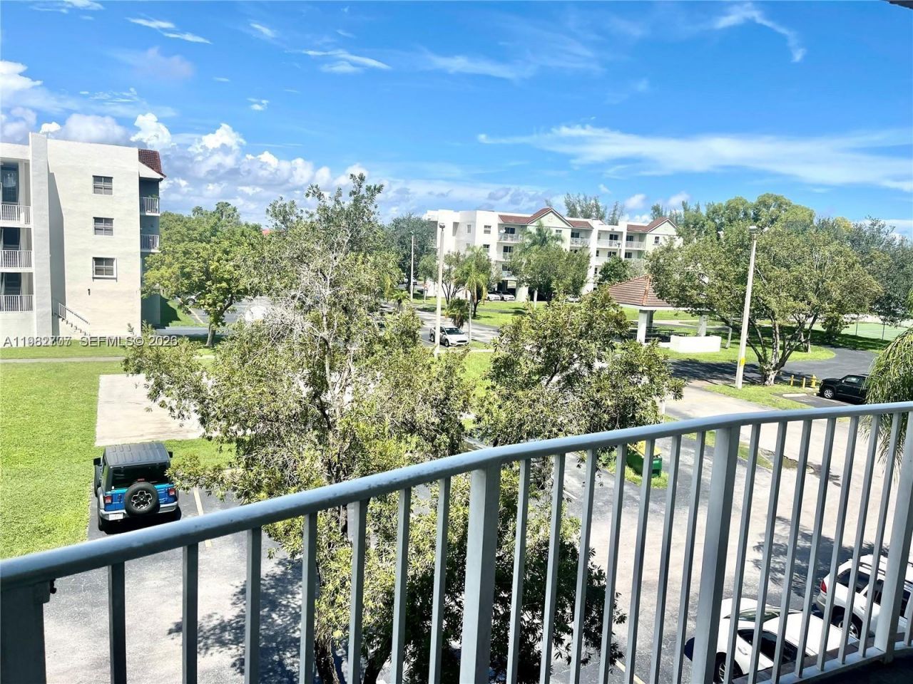 8240 SW 210th St, Unit 215, Cutler Bay, FL 33189 Photo