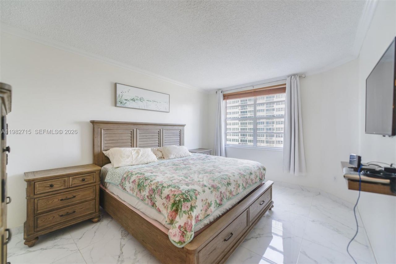 1980 S Ocean Dr, Unit 7A, Hallandale Beach, FL 33009 Photo