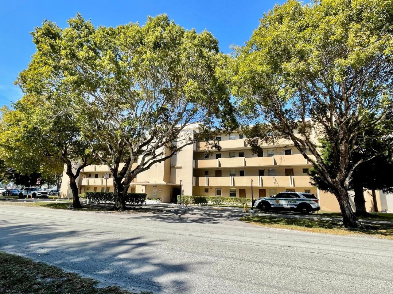 1401 NE 191st Street, Miami, FL 33179 Photo