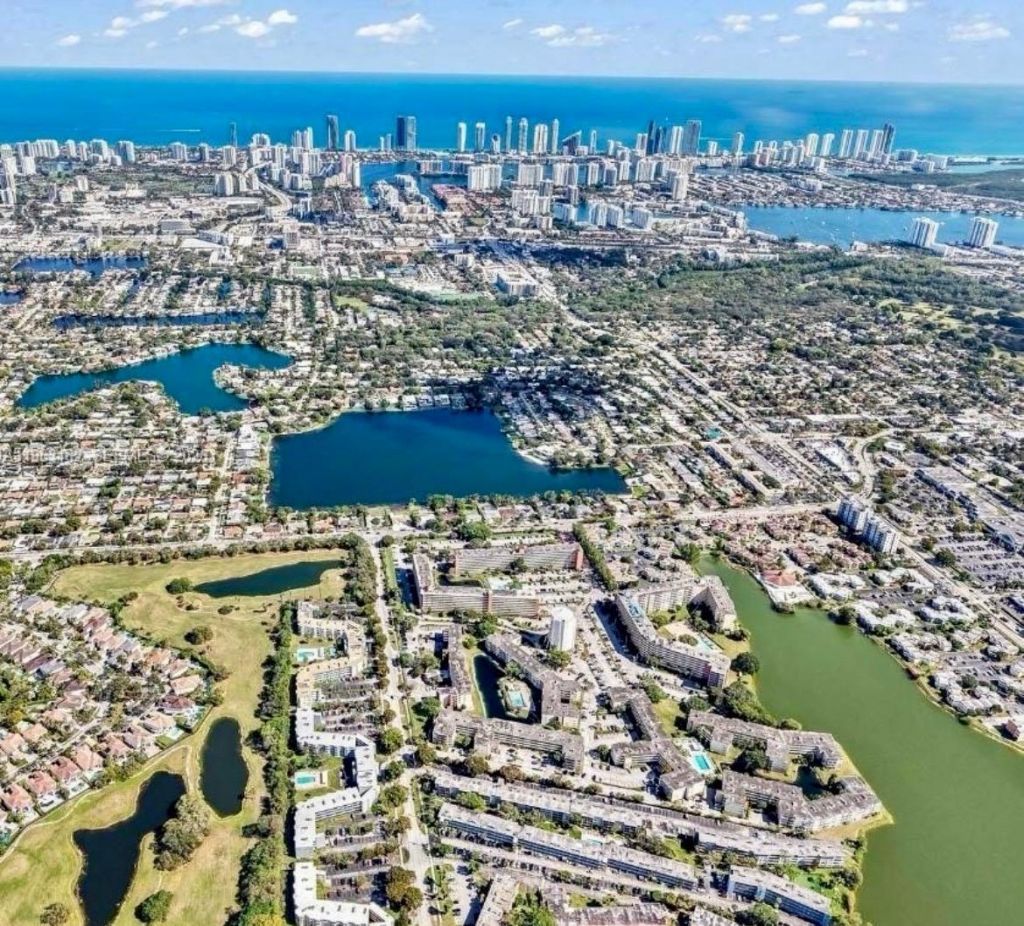 1401 NE 191st Street, Miami, FL 33179 Photo