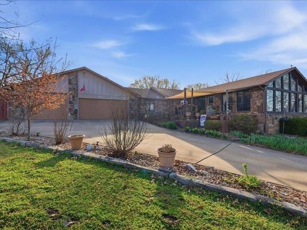 1504 Carey Drive, Grove, OK 74344