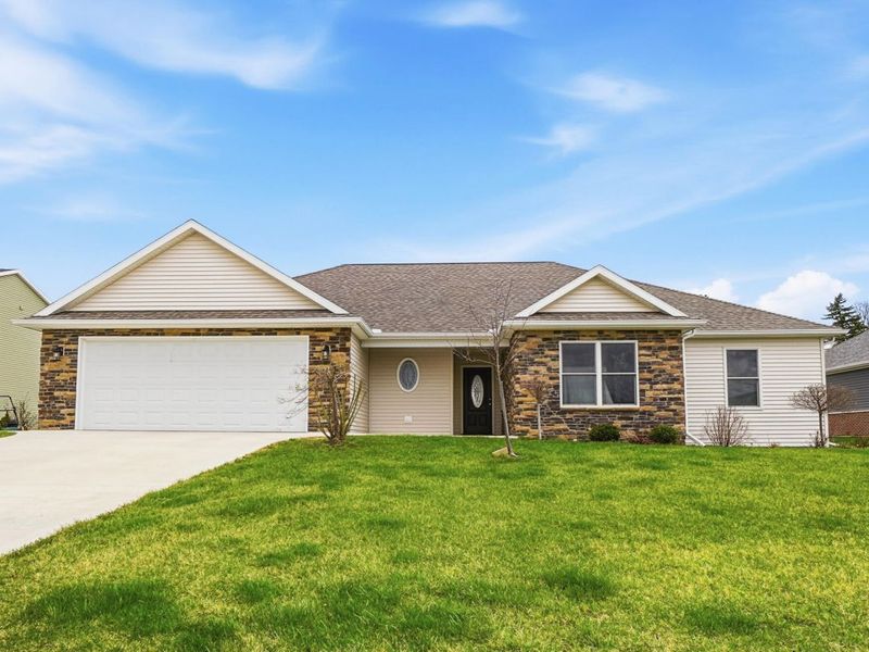 109 Bluegrass Drive, Wapakoneta, OH 45895 Photo 1