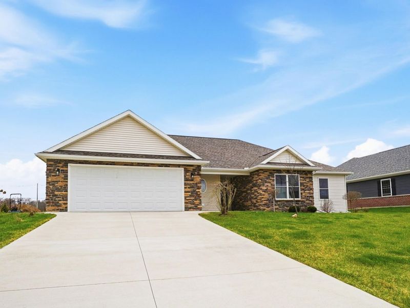 109 Bluegrass Drive, Wapakoneta, OH 45895 Photo 2