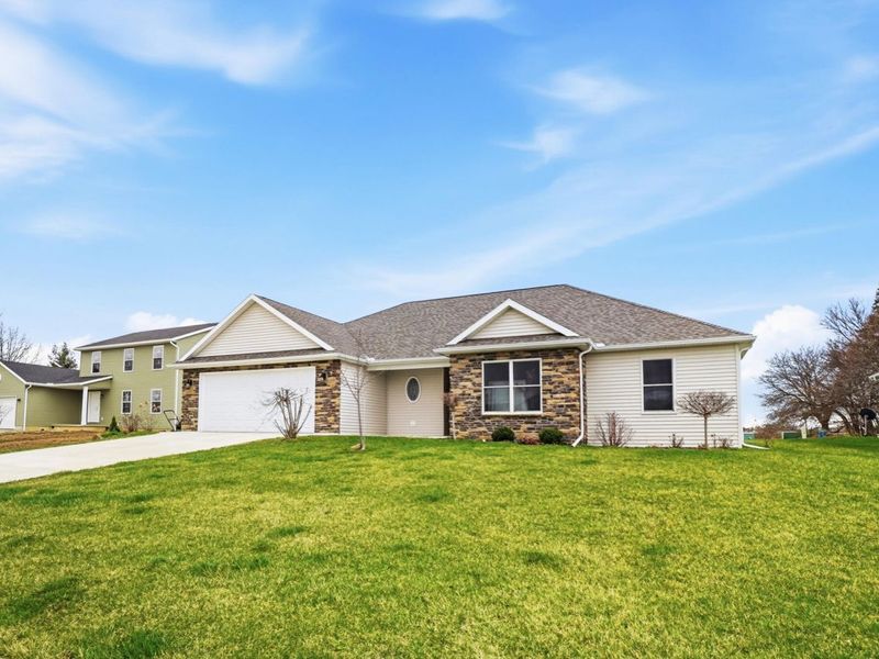 109 Bluegrass Drive, Wapakoneta, OH 45895 Photo 3