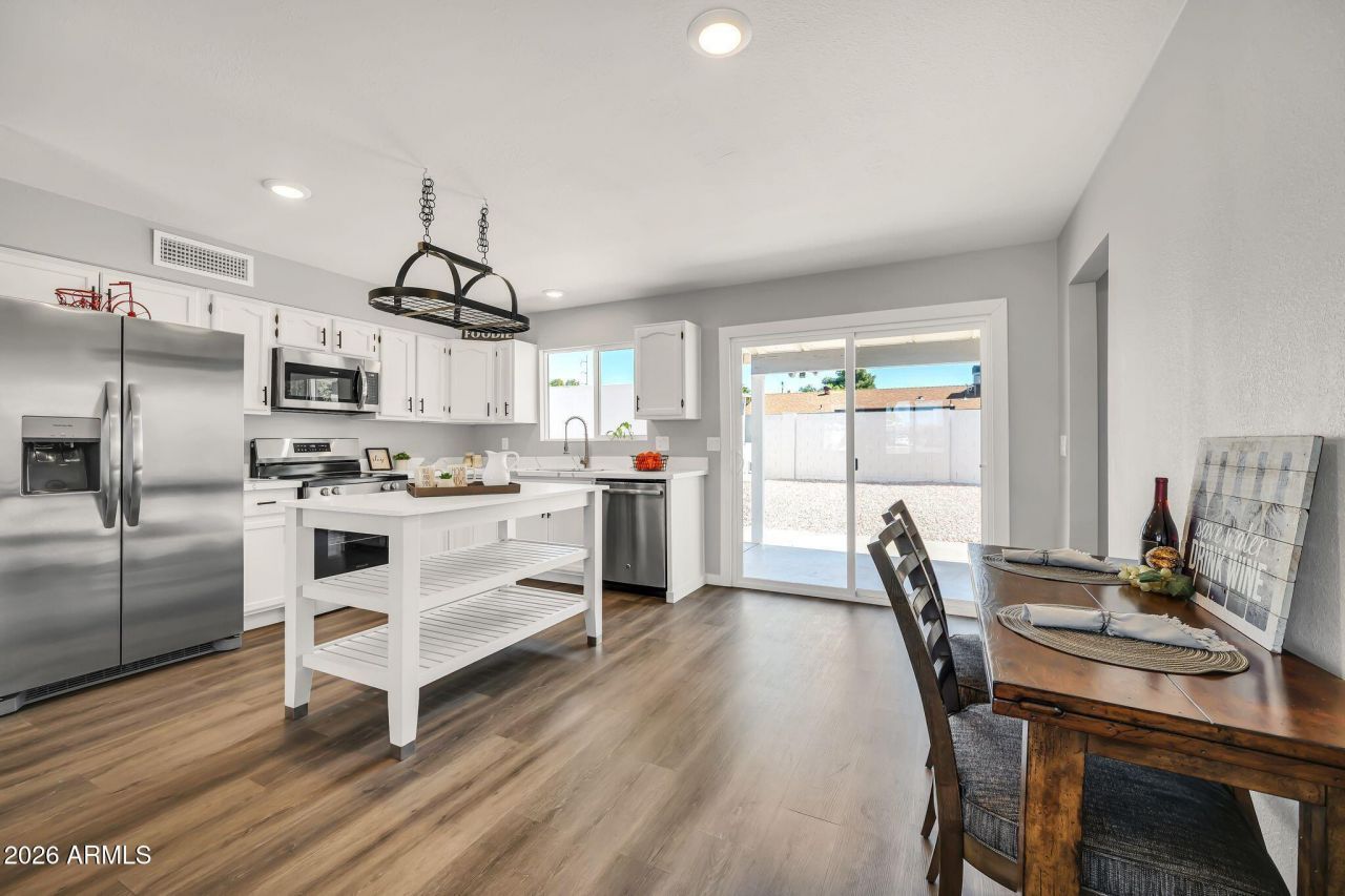 18415 N 33rd Avenue, Phoenix, AZ 85053 Main Photo