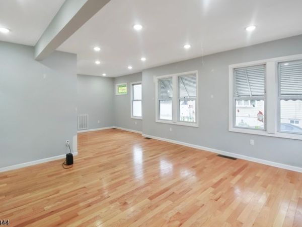 71 Knapp Ave, Clifton, NJ 07011