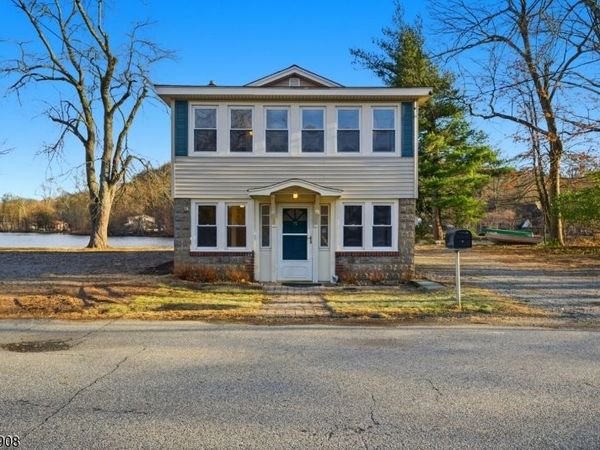 75 Lakeview Ter, Oakland, NJ 07436