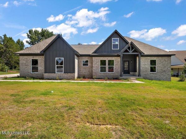 111 Carolina Circle, Senatobia, MS 38668
