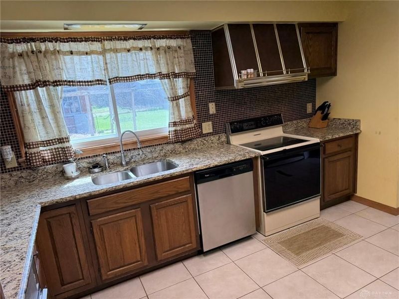 224 Perry Street, New Lebanon, OH 45345 Photo 8