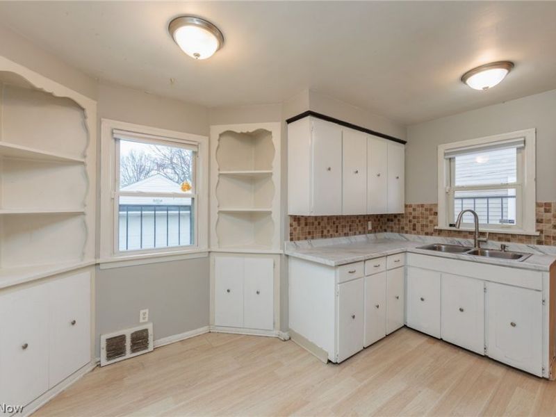 14906 Kingsford Avenue, Cleveland, OH 44128 Photo 10