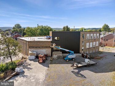 1001 MOORE STREET, HUNTINGDON, PA 16652