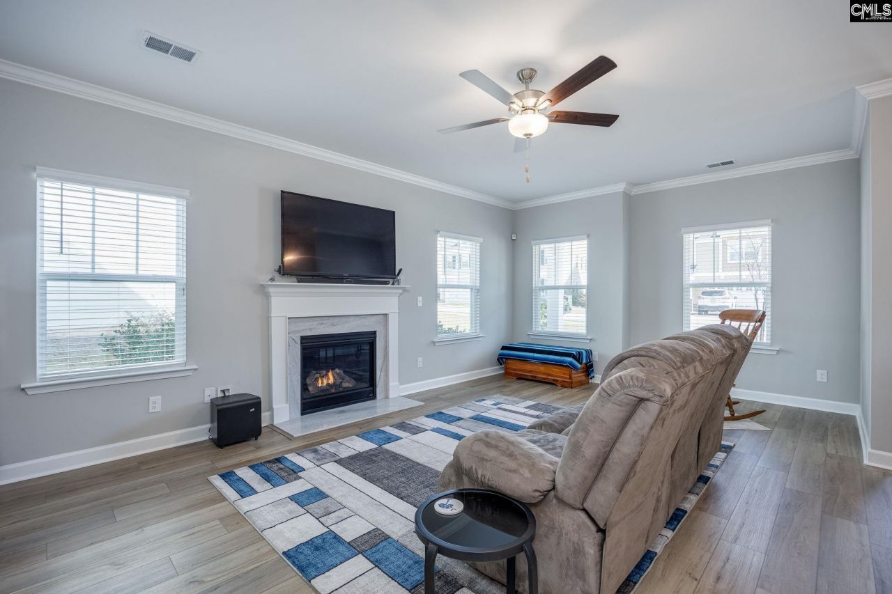 429 Harbour Pointe Drive  Photo 10