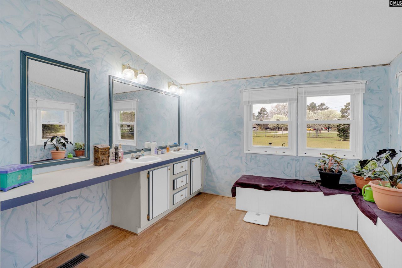 6979 Edmund Highway  Photo 11