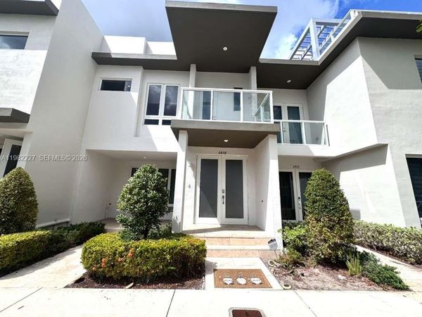 6458 NW 103rd Psge , Doral, FL 33178