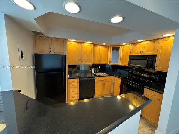 200 SE 15th Rd , Unit 15H, Miami, FL 33129