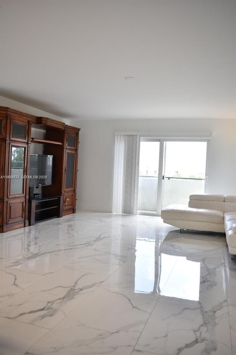 8024 Tatum Waterway Dr , Unit 5A, Miami Beach, FL 33141 Photo
