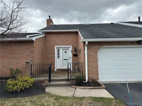 25 Wellington Court , Buffalo, NY 14221