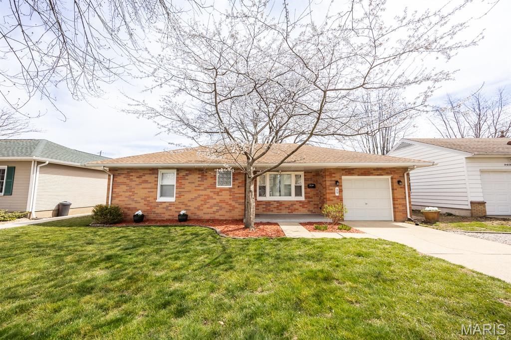 29 Lee Street, Bethalto, IL 62010 Main Photo