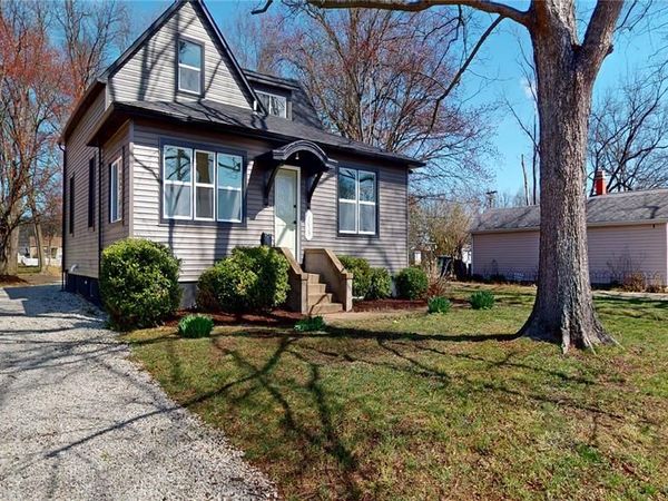 1035 West Main Street , Mascoutah, IL 62258