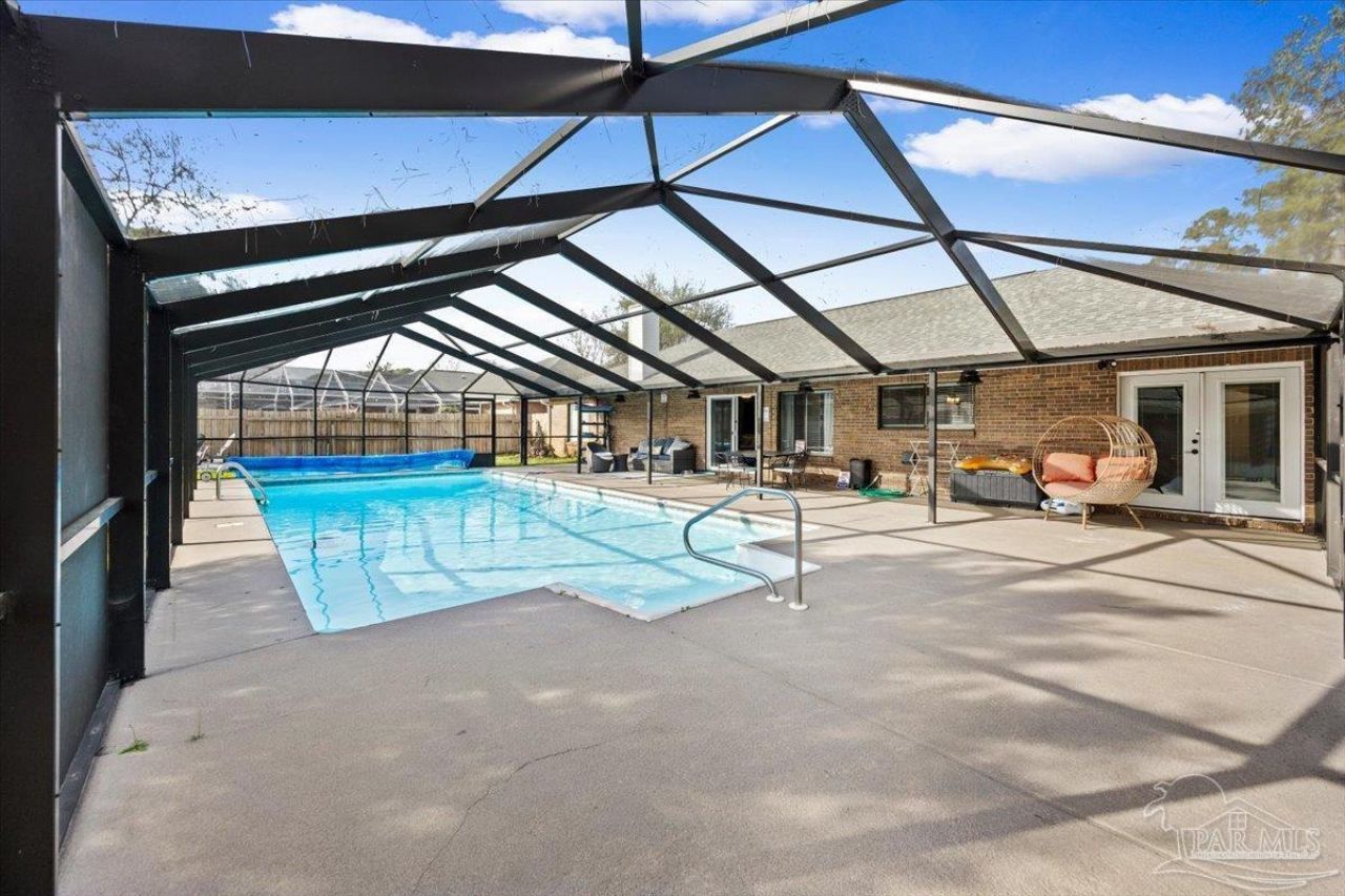 8 Arapaho Dr, Pensacola, FL 32507 Main Photo