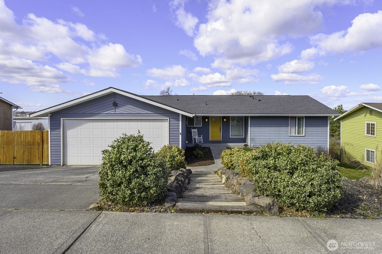 2032 S Beaumont Drive, Moses Lake, WA 98837 Main Photo