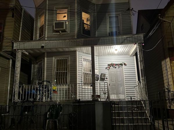 35-44 100 st. street , Corona, NY 11368